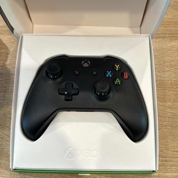 XBOX wireless controller - Picture 3 of 6